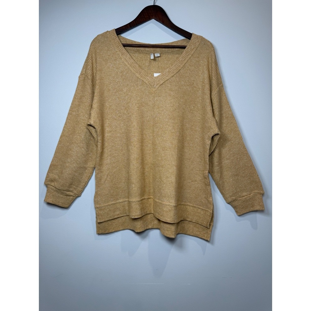 Cato Plus Sportswear Pale Gold Metallic V-Neck Waffle Knit Sweater 14/16W‎ NEW